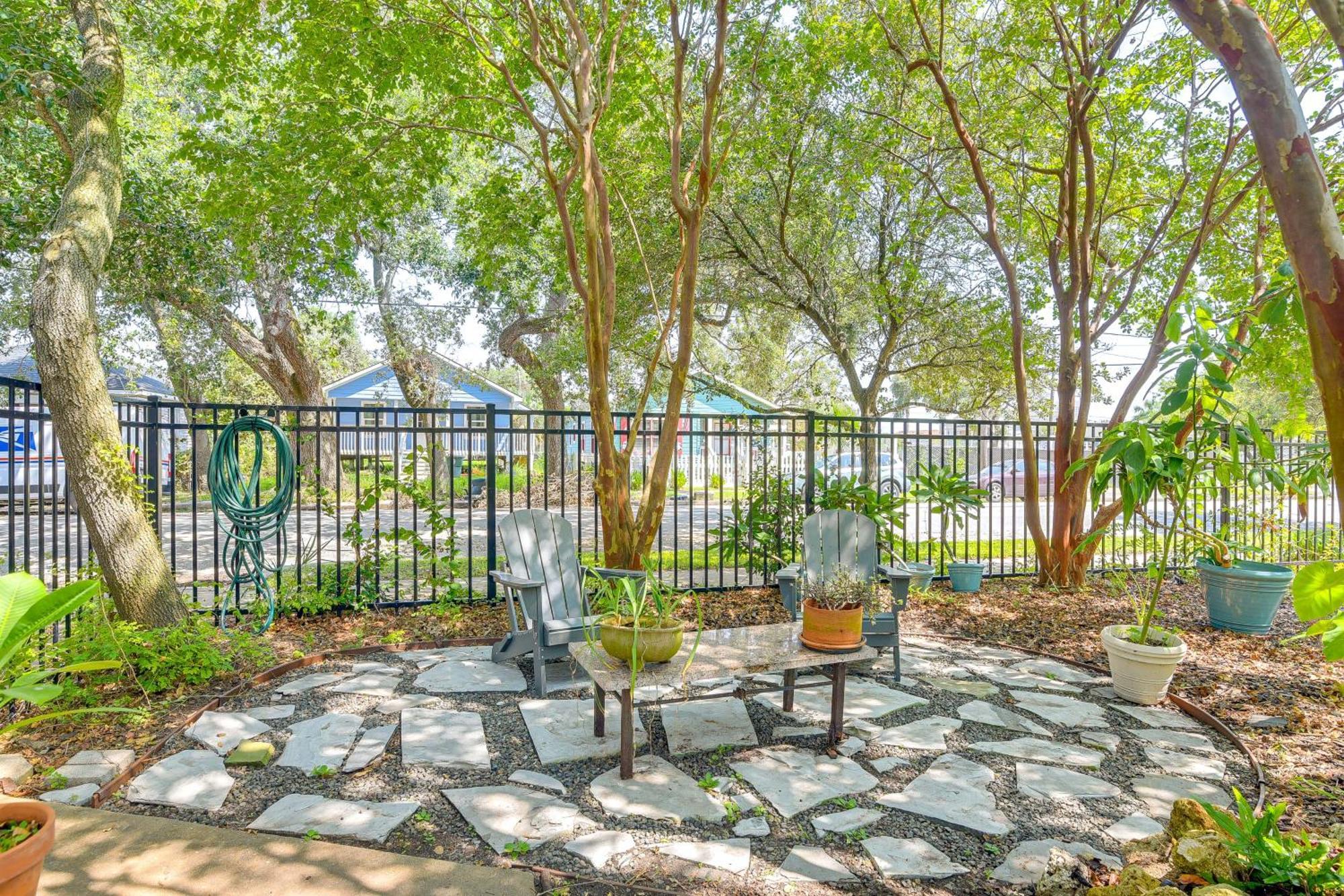 Cozy Galveston Apartment With Private Beach Pass! Zewnętrze zdjęcie